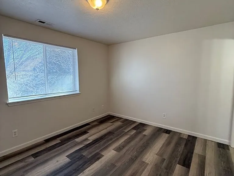 384 Madrona St — Photo 5