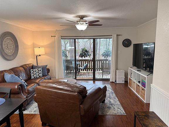 5th image of 104 Chelsea Dr APT 13