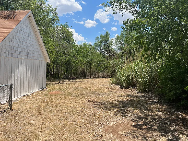 361 College Dr — Photo 14