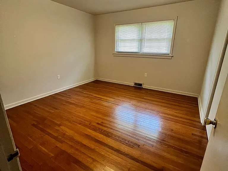 401 Shannon Way — Photo 7