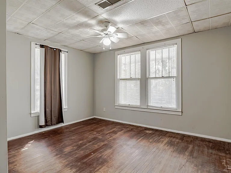 310 Stanley Ave — Photo 33