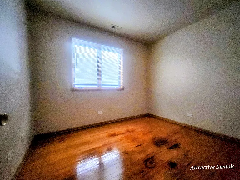 728 W 50th St — Photo 11