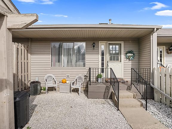 5th image of 62512 Raleigh Ct Unit 4