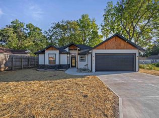 3515 SW 19th St, Topeka, KS 66604