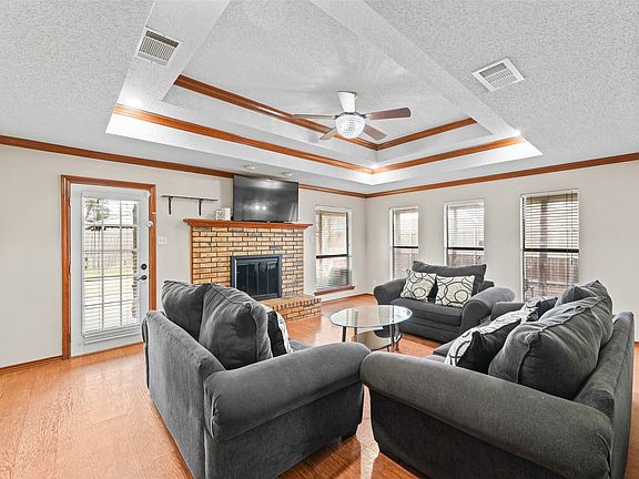 3rd image of 708 Azalea Dr