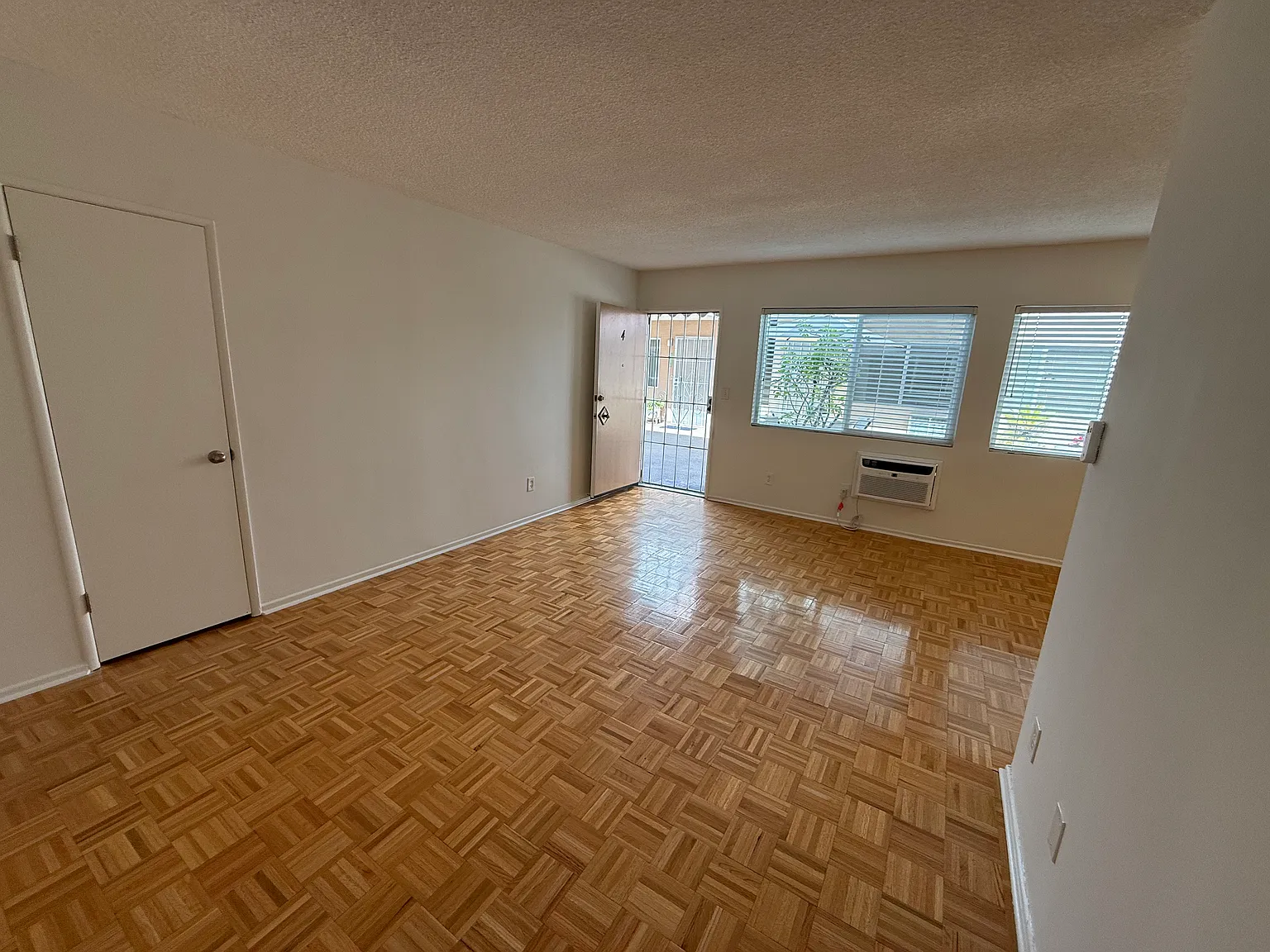 1 bed, 725 sqft, $2,150 — Photo 1