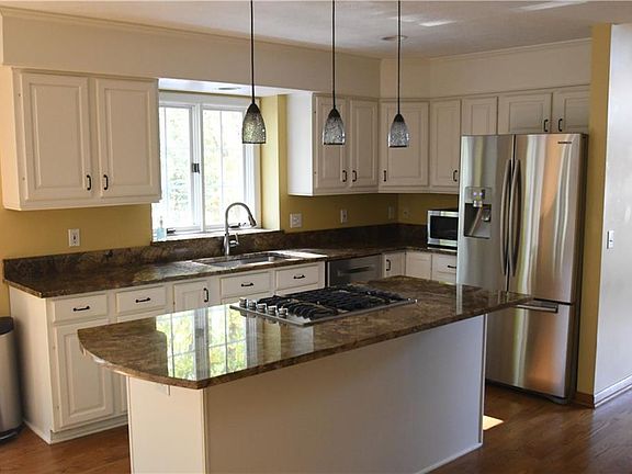 3rd image of 9245 Forest Point Dr