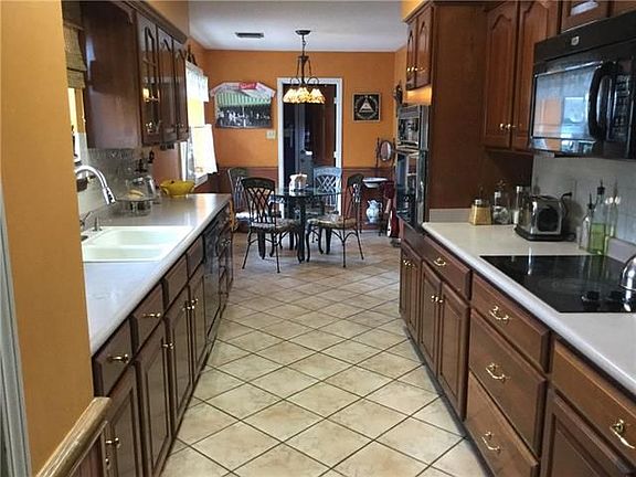 4th image of 297 Longview Dr