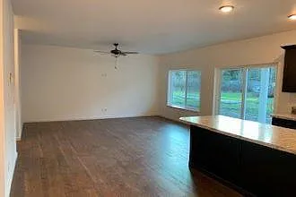 3 bed, 2.5 bath, 1833 sqft, $2,400 — Photo 3