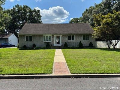 7 Heidi Court, Bohemia, NY, 11716