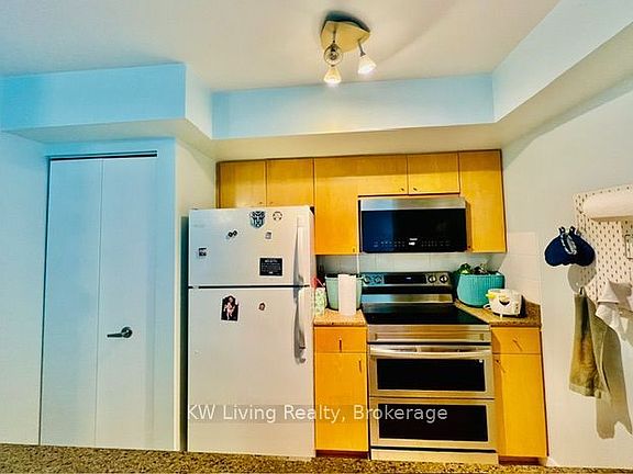 4th image of 373 Front St W #1511