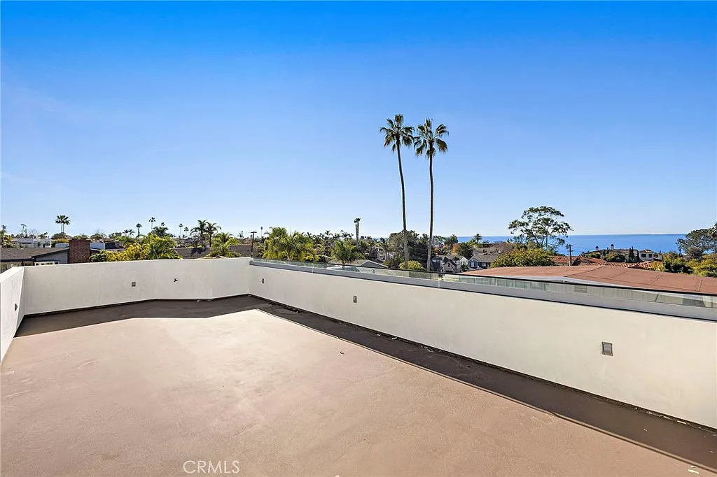 5 bed, 4.5 bath, 5445 sqft, $85,000 — Photo 3