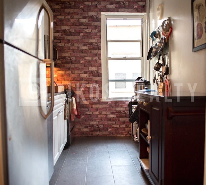 1st image of 2548 34th St APT 4C