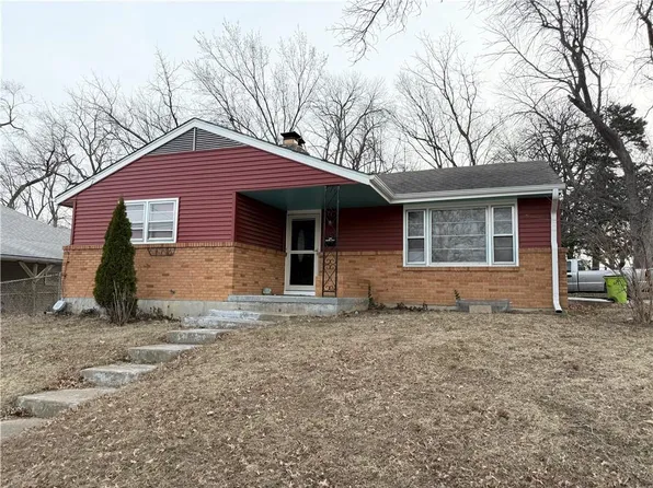 301 N Lake Ave, Harrisonville, MO 64701