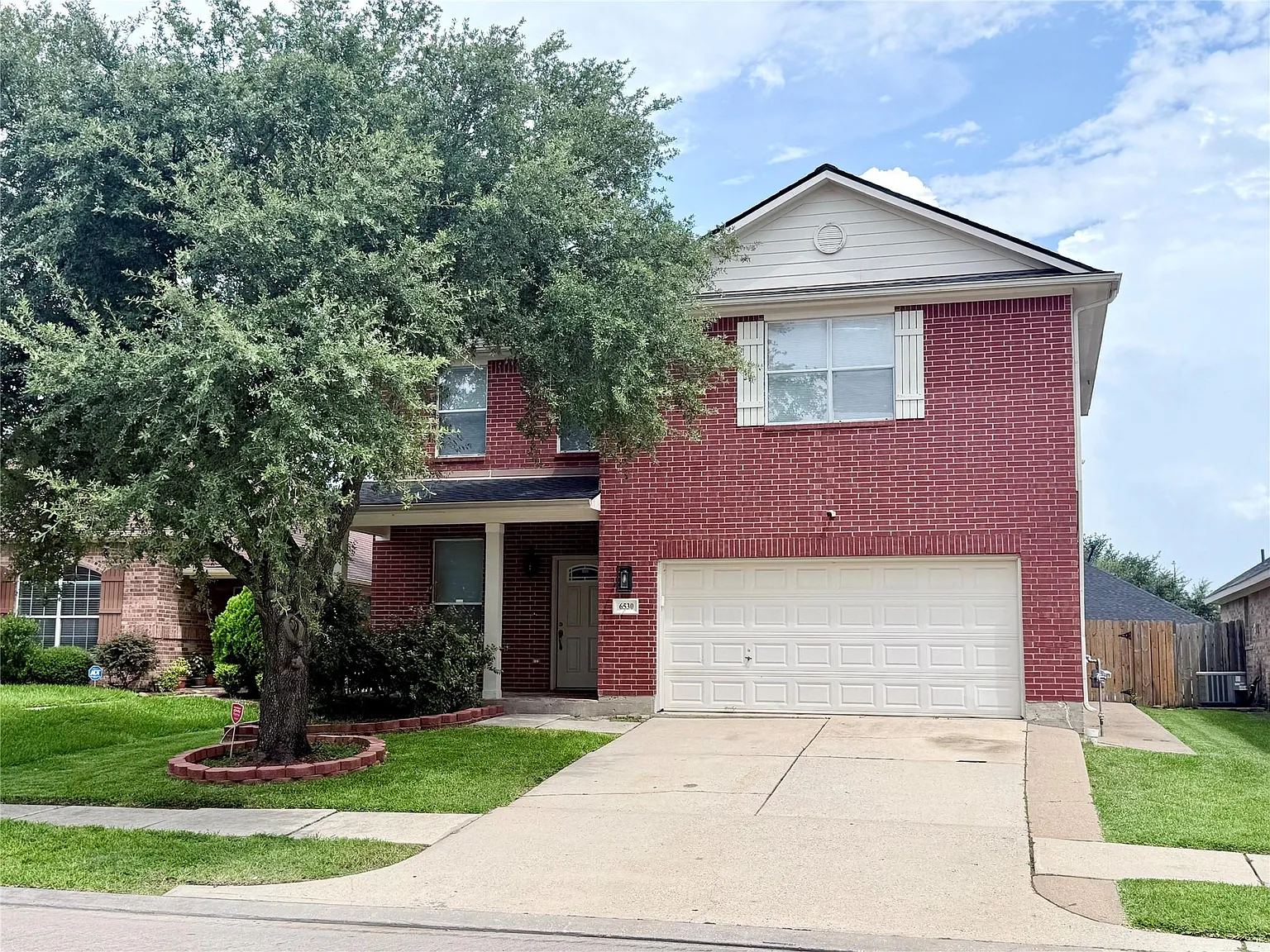 4 bed, 2.5 bath, 2712 sqft, $2,300 — Photo 1