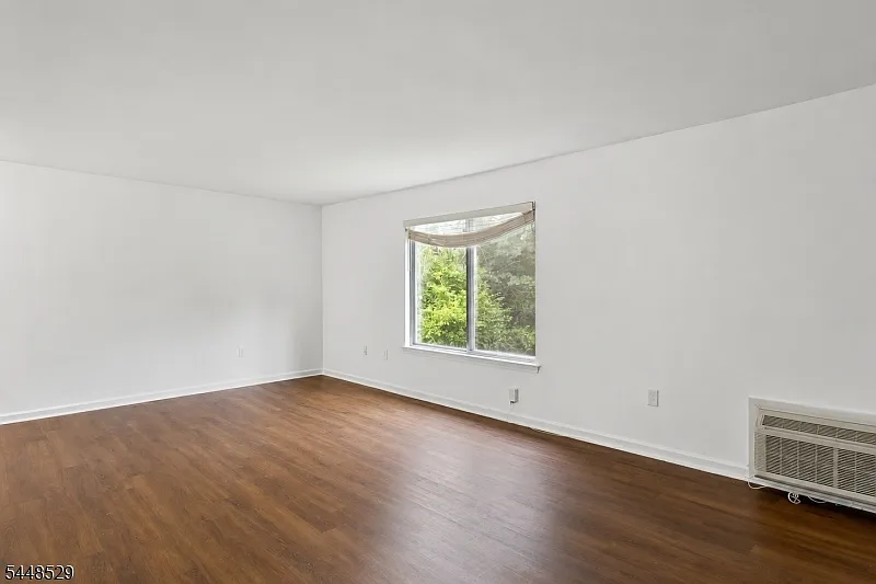 1 bed, 1.0 bath, $1,900 — Photo 4