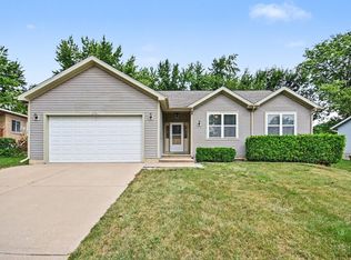1232 Lakewood Dr, Somonauk, IL 60552