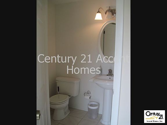 3rd image of 13540 Bentley Cir