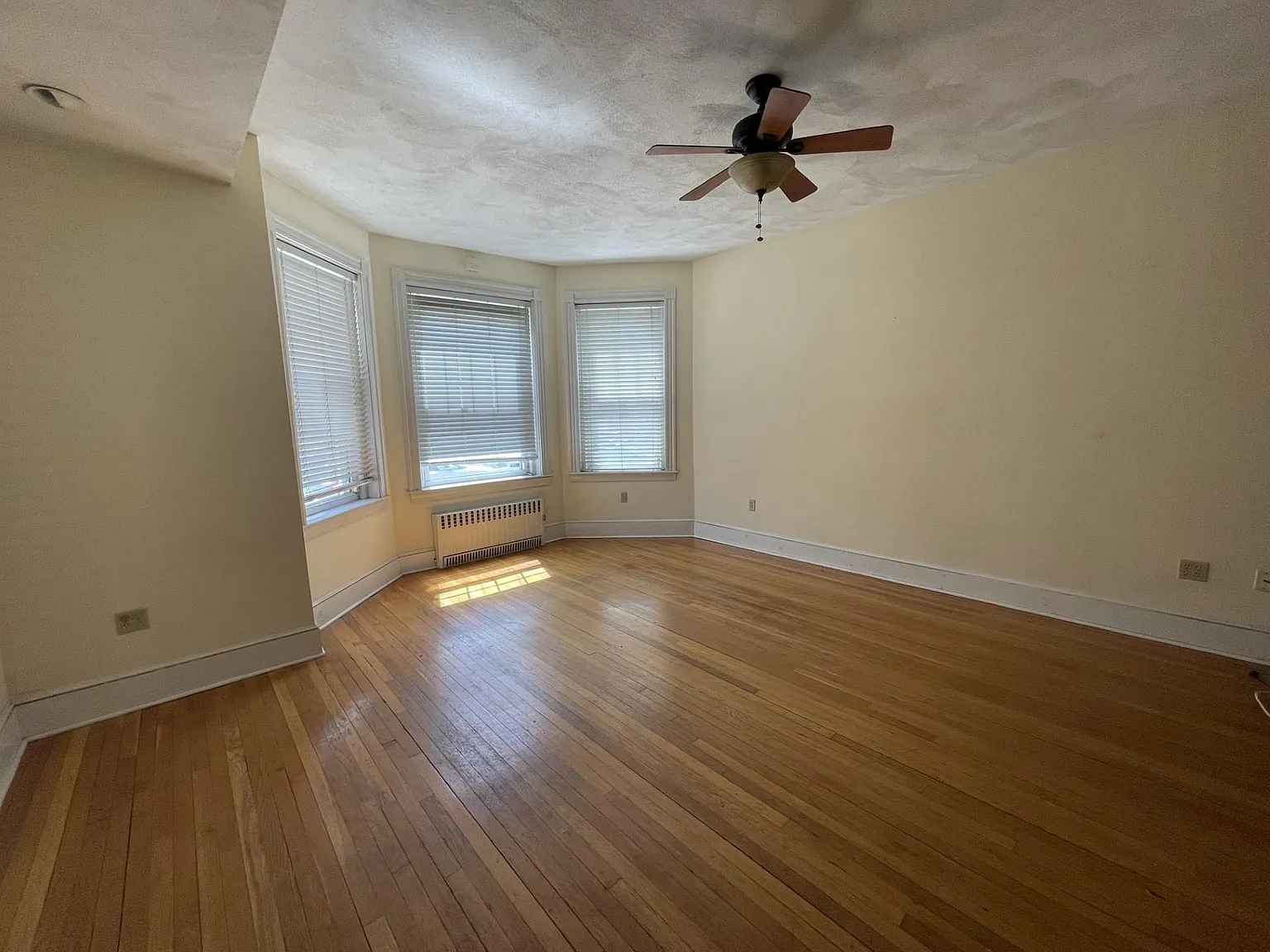 3 bed, 1335 sqft, $4,500 — Photo 1