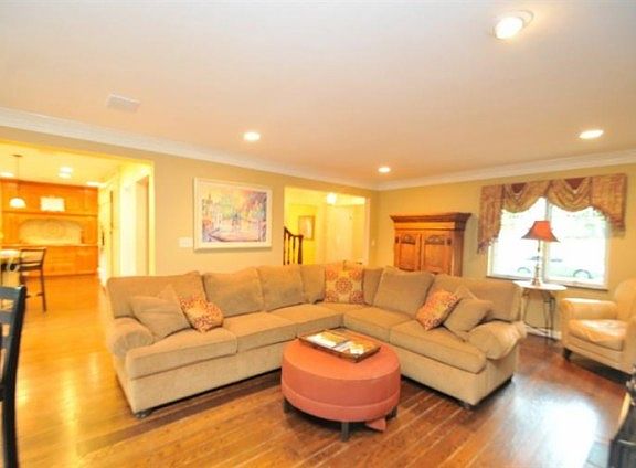 2nd image of 719 Wakefield Dr