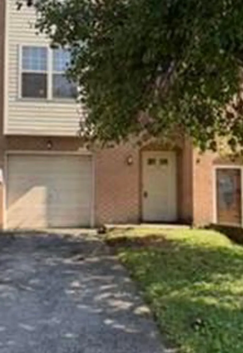 3 bed, 1853 sqft, $2,350 — Photo 1