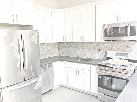 Rented by Bedford Realty USA Corp | media 14