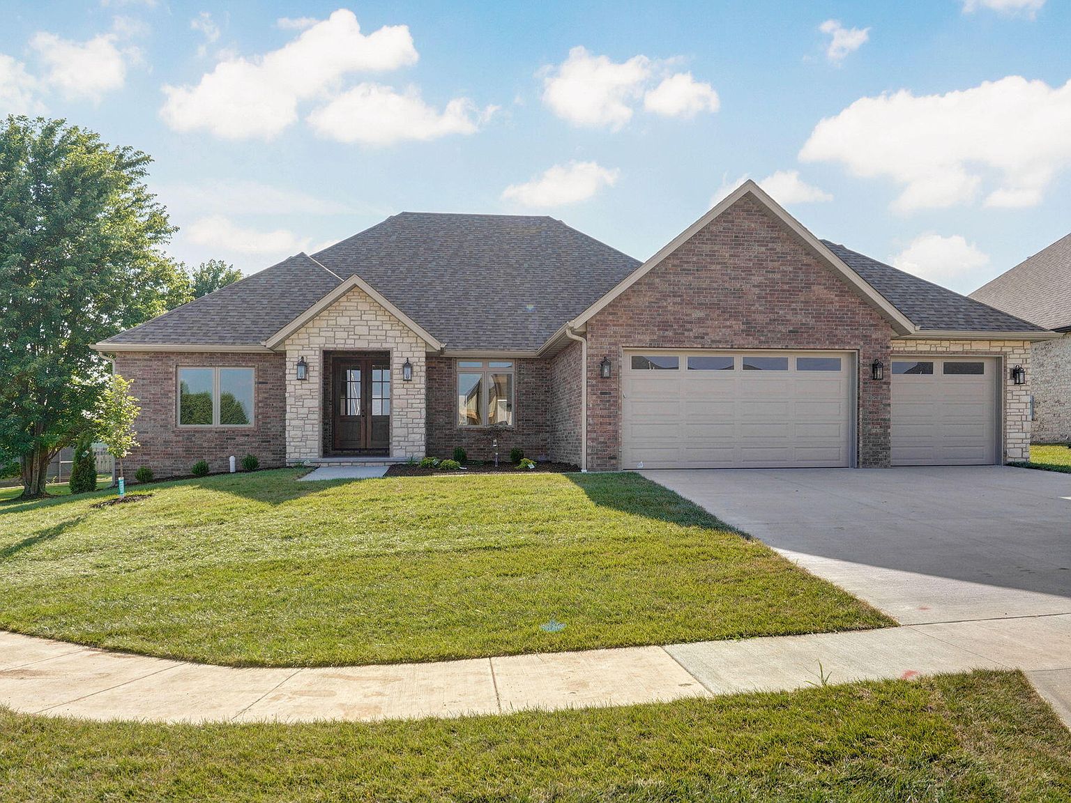 1511 Meadowood, Springfield, MO 65802 | Zillow