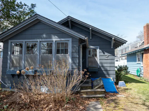 8 Essex Place, Harwich Port, MA 02646