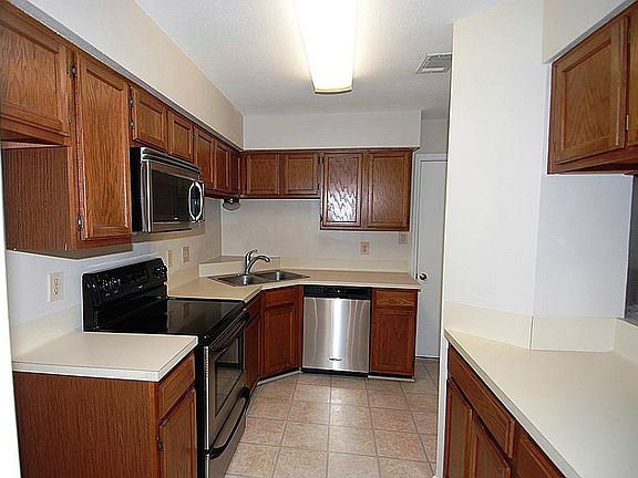 4th image of 13455 Parkway Blvd