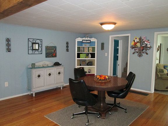 plenty of room for dining in