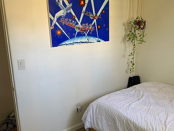 3rd image of 2054 Thomas Ave