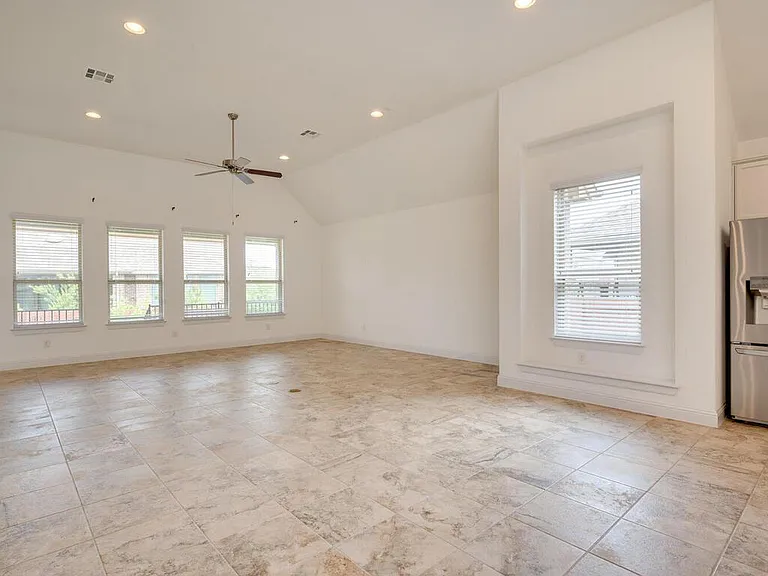 220 Oxbow Cv — Photo 13