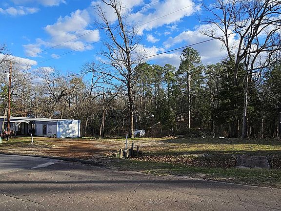 4th image of 240 E Elm Dr