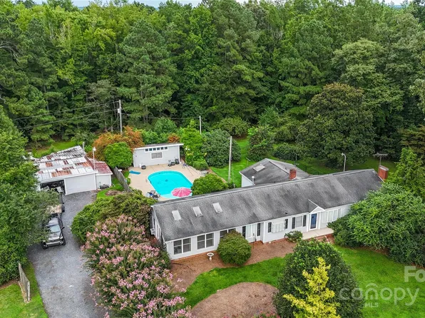 135 Robedo Rd, Mount Gilead, NC 27306