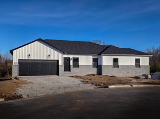 112 E Acacia Cir, Clever, MO 65631