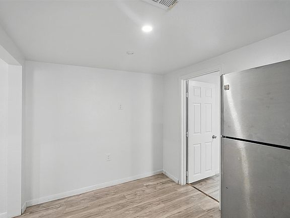 5th image of 5341 Ash Ln