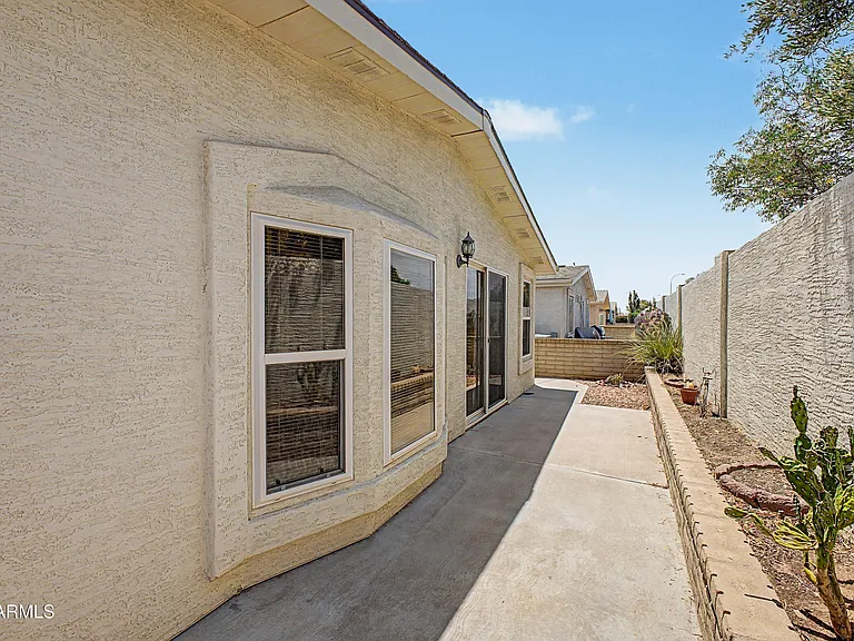 1952 E Augusta Ave — Photo 17