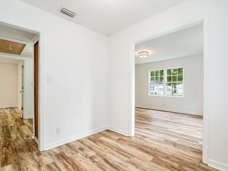 2507 Taylor Ave — Photo 6