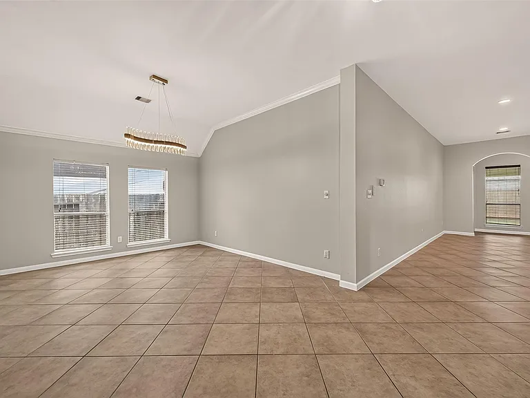 706 Silver Creek Cir — Photo 11