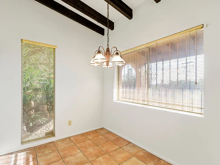 524 N Dodge Blvd — Photo 10