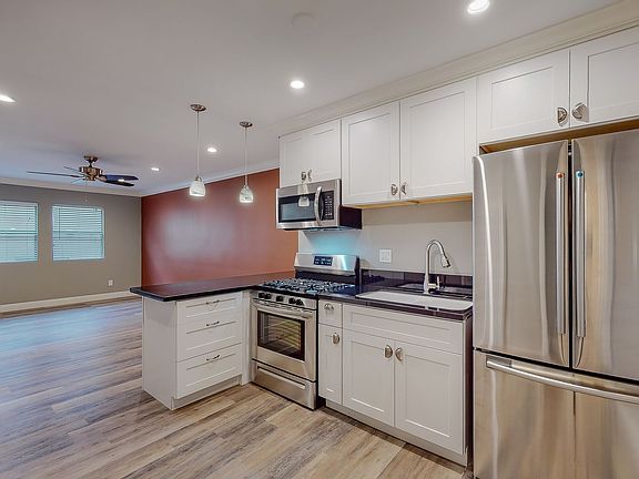 2nd image of 1818 N Kingsley Dr APT 9