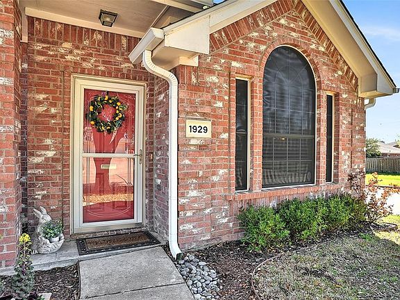 4th image of 1929 Pebblebrook Ln