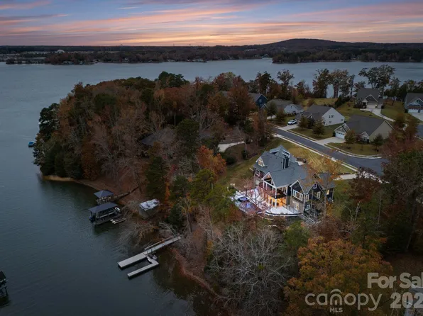 16312 Cozy Cove Rd, Charlotte, NC 28278