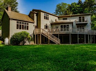 14 Inverness Rd, Falmouth, ME 04105