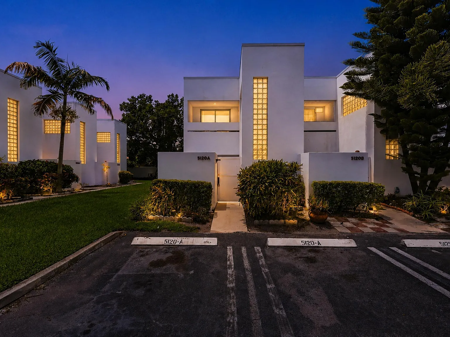 2 bed, 1.5 bath, 1277 sqft, $2,500 — Photo 2
