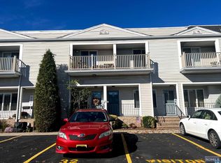 30 Willow Wood Sq, East Rutherford, NJ 07073