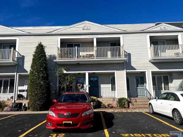 30 Willow Wood Sq, East Rutherford, NJ 07073