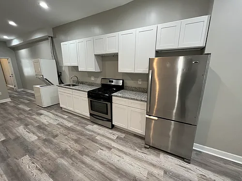 200 E 22nd St #1 Photo 1