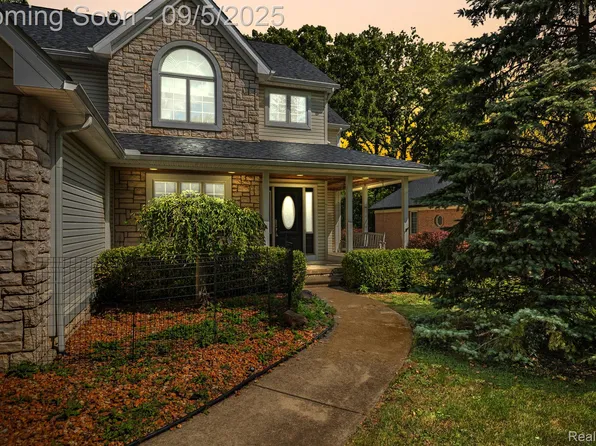 7750 Stout Ave, Grosse Ile, MI 48138