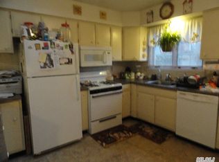 592 College Rd, Farmingville, NY 11738